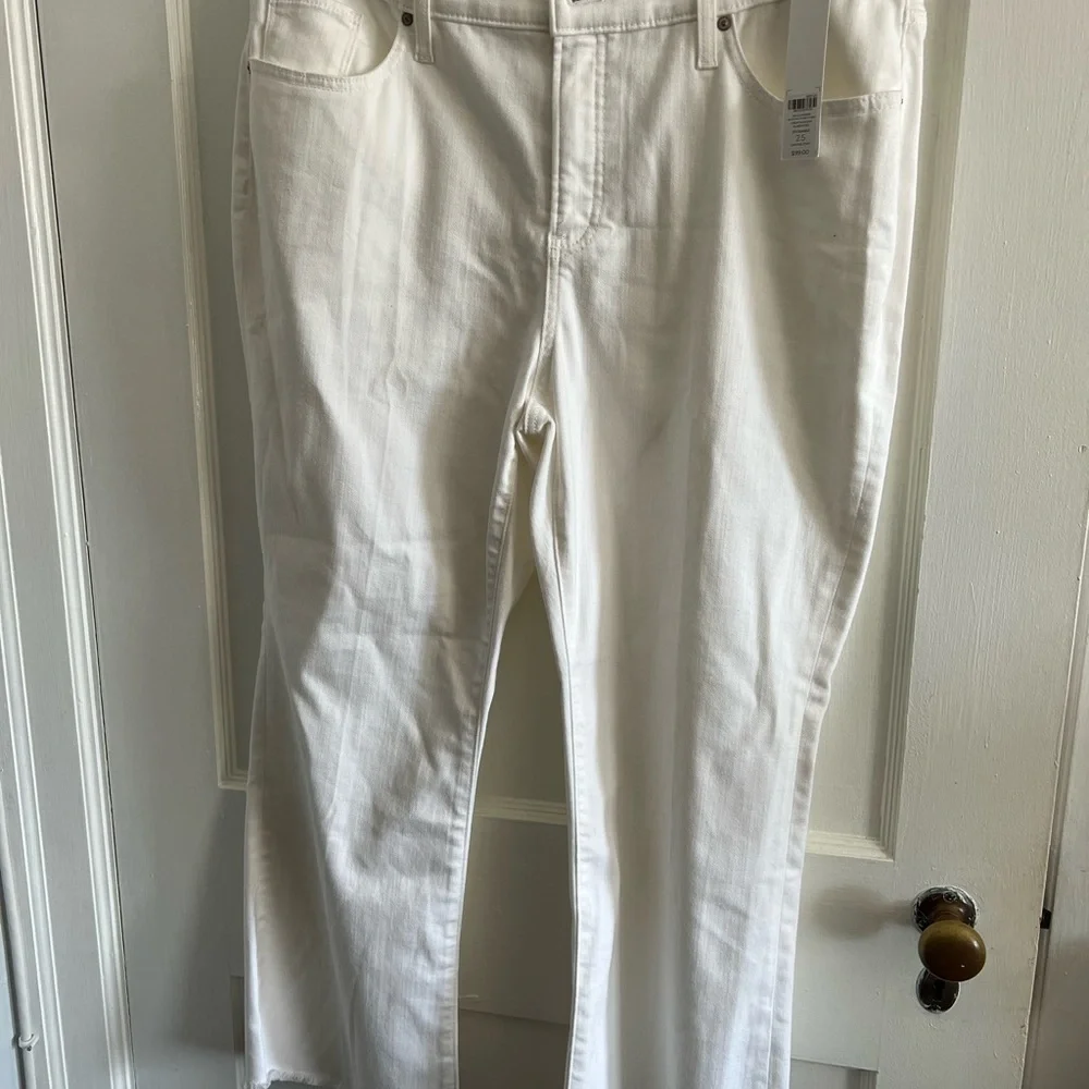 Chico's White So Slimming 2.5 (14) kick flare NWT - Picture 3 of 5